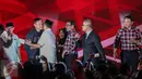 Para paslon saling bersalaman usai acara Debat Pilgub DKI 2017 putaran kedua, Jakarta, Jumat (27/1). (Liputan6.com/Faizal Fanani)