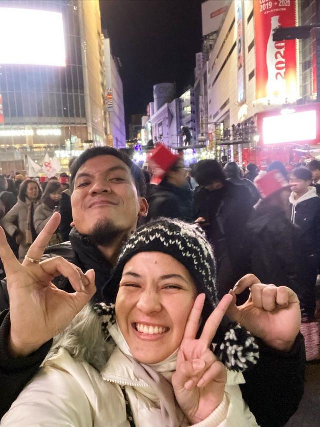 Beda Usia 15 Tahun lebih, Potret 6 Pasangan Artis Ini Dikenal Romantis