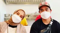 Wajah Datar Gibran Rakabuming Raka Dikomentari saat Berpose Bareng Kekasih Kaesang Pangarep