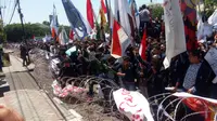 Cegah Massa Ganggu KRL, PT KCI Amankan Lintasan di Samping Gedung DPR