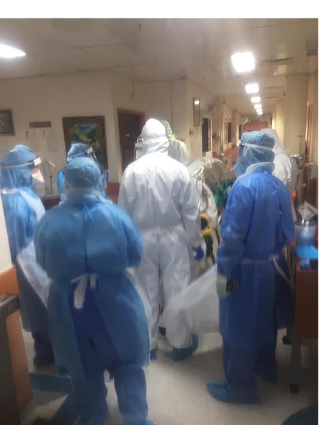 7 Potret Tenaga Medis Bekerja 48 Jam Non-Stop Tangani Virus Corona Ini Bikin Salut