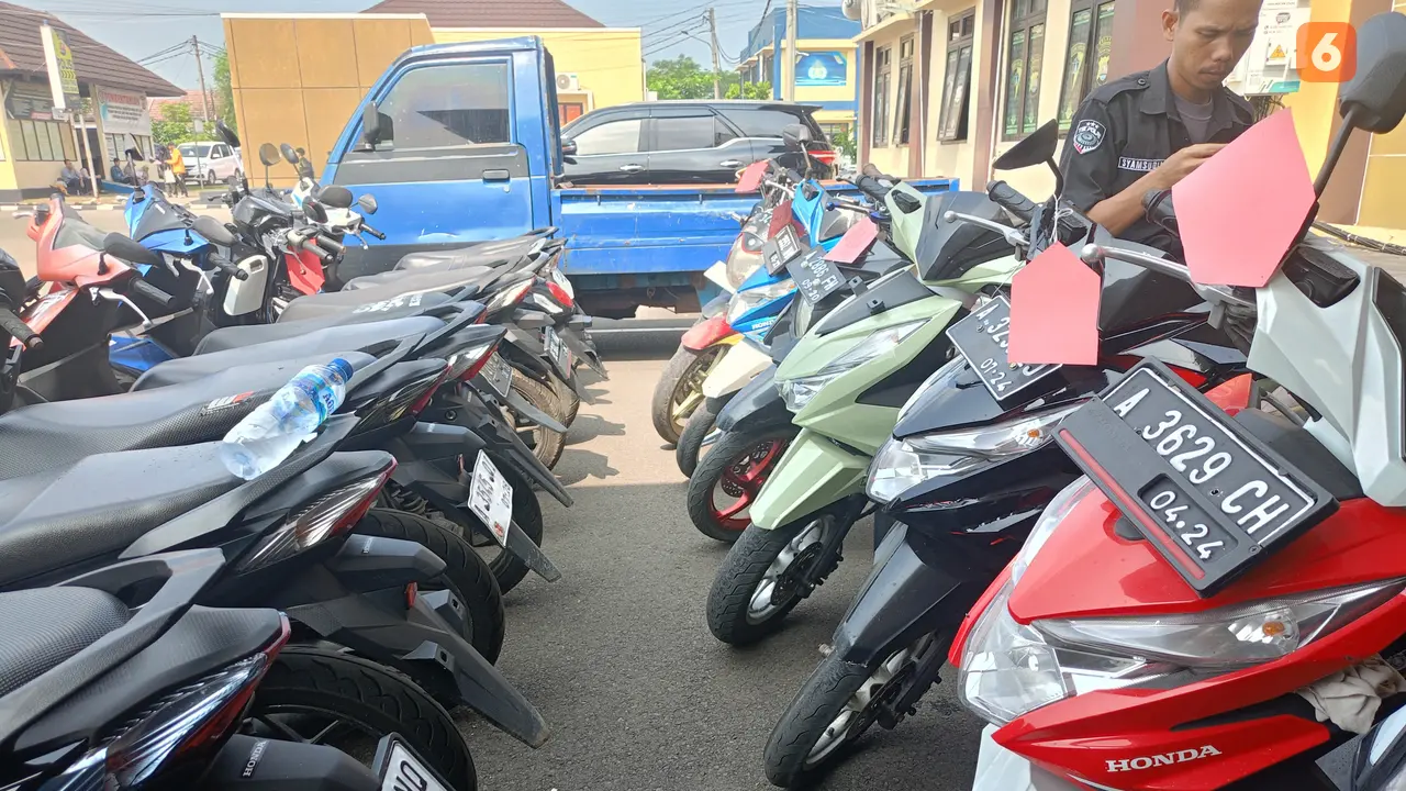 Sepeda Motor Hasil Pencurian. (Selasa, 28/07/2024). (Yandhi Deslatama/Liputan6.com).