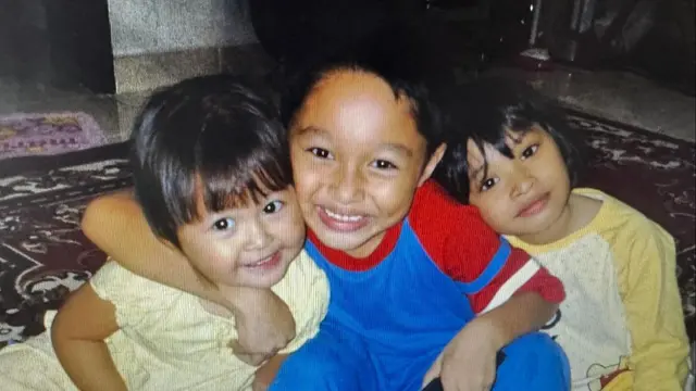 Potret Okie Agustina bersama 4 anaknya yang semakin dewasa (Sumber: Instagram/@okieagustina_)