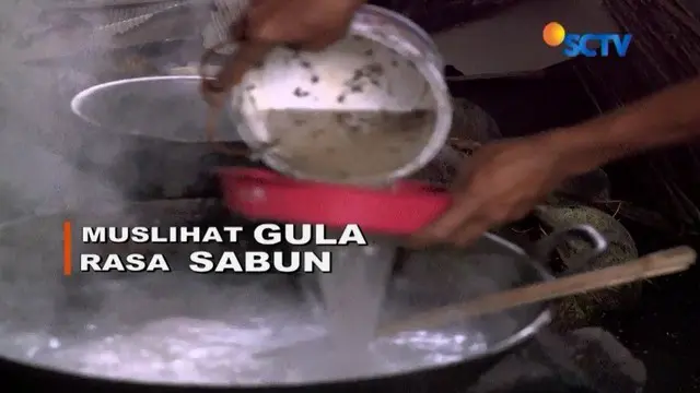 Beredar kabar, produsen gula jawa yang mengoplos bahan makanan tersebut dengan sabun colek. Benarkah?