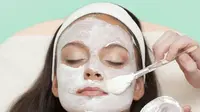 Kenali khasiat jitu dari yoghurt yang berguna untuk kesehatan kulit wajah.