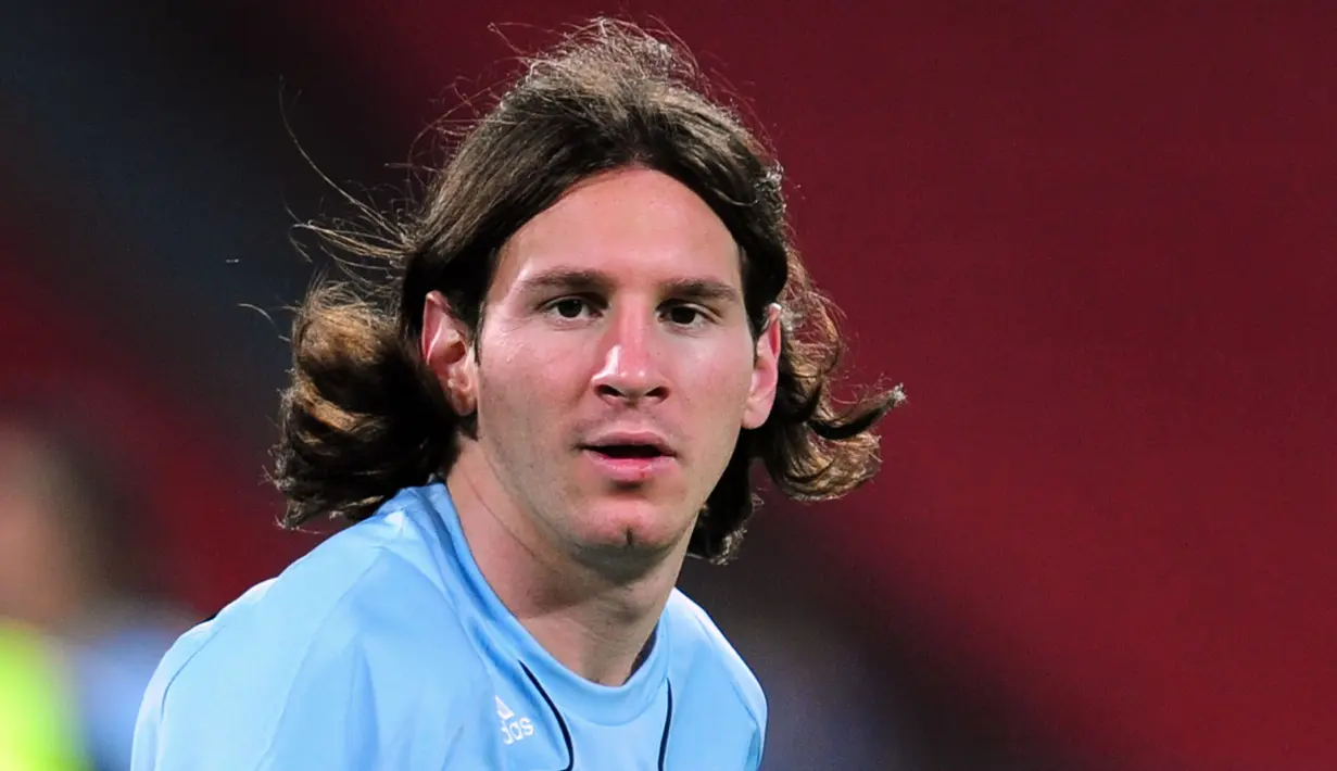 Striker Argentina, Lionel Messi, saat mengikuti sesi latihan di Workers Stadium di Beijing, (11/8/2008). Argentina akan berhadapan dengan Serbia. (AFP/ Frederic J. Brown)