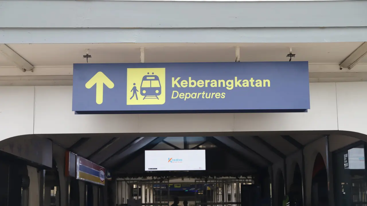 Petunjuk informasi fasilitas pelayanan terbaru di stasiun-stasiun kereta.