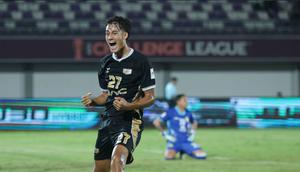 Pemain tengah Dewa United, Rafael William Struick merayakan golnya ke gawang Shan United pada matchday ketiga Grup E AFC Challange League 2025-2026 di Stadion Indomilk Arena, Tangerang, Sabtu (1/11/2025) malam WIB. (Bola.com/M Iqbal Ichsan)