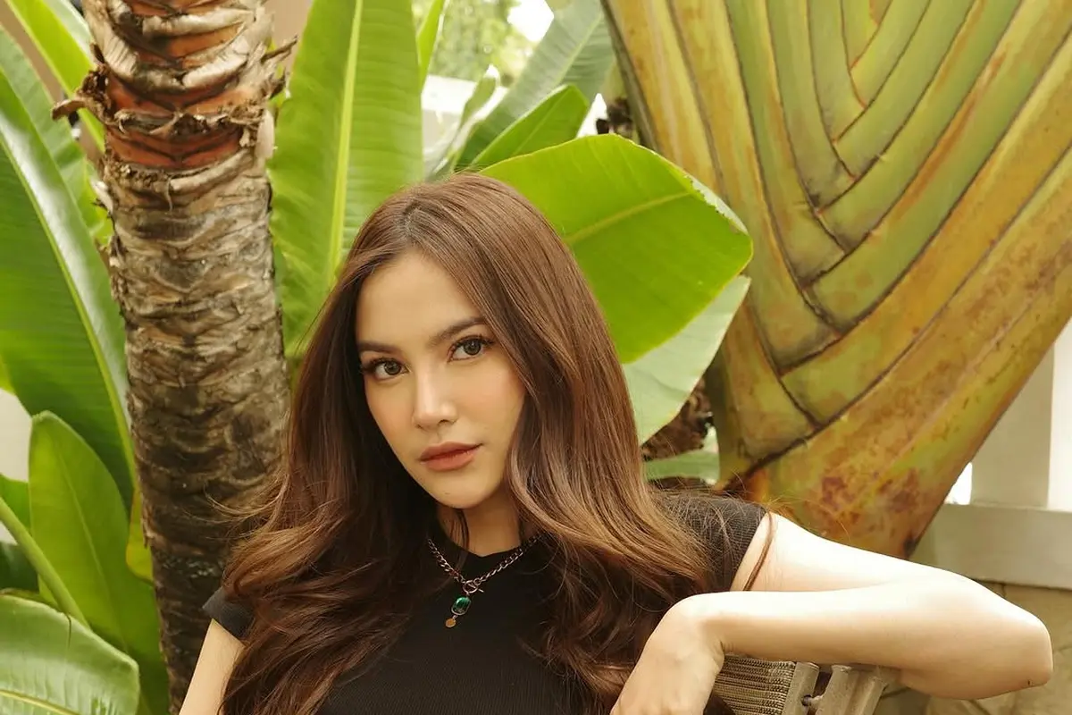 Pesona Mahalini Usai Melahirkan: Ibu Satu Anak Tampil Cantik Maksimal dengan Gaya Kasual
