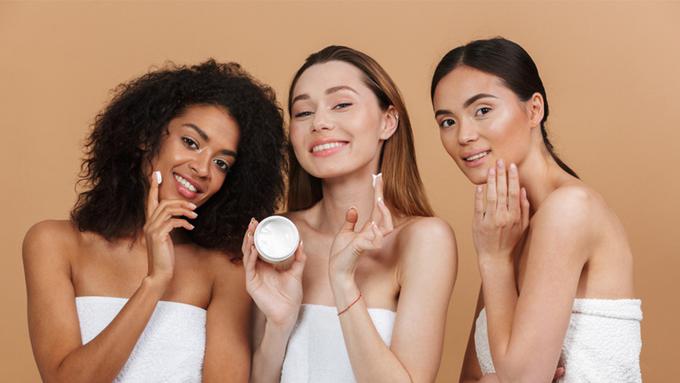 menggunakan pelembab