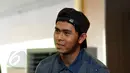 Musisi muda Cakra Khan saat menghadiri peluncuran album bertajuk Signature Bebi Romeo di Jakarta, Rabu (3/5/2015). Bebi Romeo melakukan kolaborasi dengan penyanyi atas Indonesia dalam menggarap album terbarunya. (Liputan6.com/Panji Diksana)