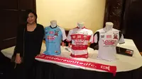 Putri Achsanul Qosasi, Annisa Zhafarina menjadi perancang jersey Madura United. (Liputan6.com/Thomas)