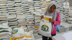 Dan khusus untuk Provinsi Aceh tercatat sebanyak 530.914 KPM penerima bantuan pangan beras. (merdeka.com/Arie Basuki)