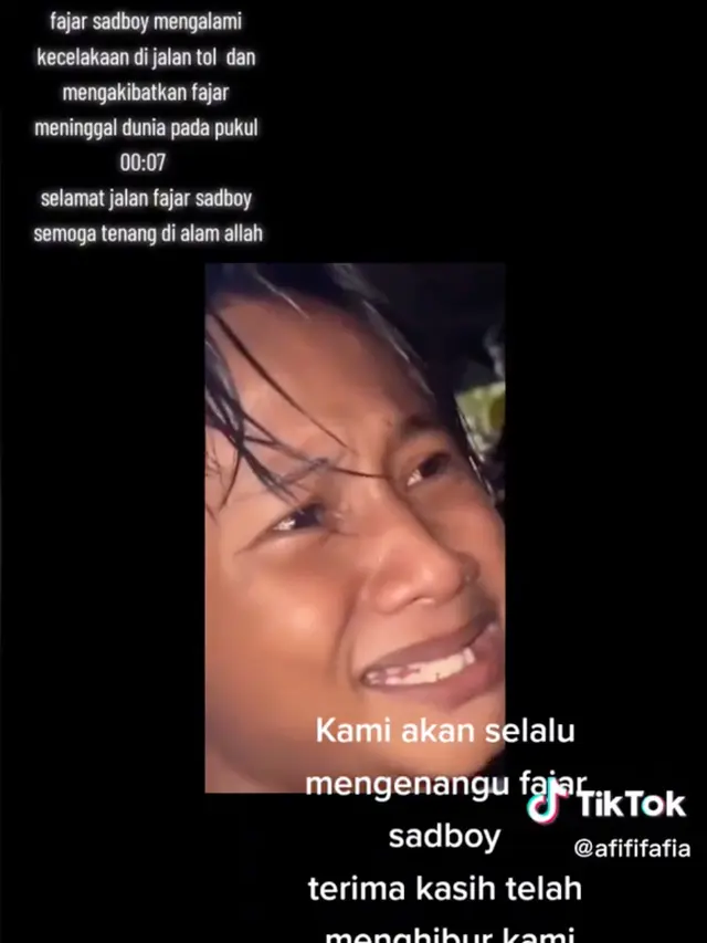 Unggahan akun TikTok yang menyebut Fajar Sadboy meninggal dunia dalam kecelakaan maut. (Foto: Dok. TikTok @afififafia)