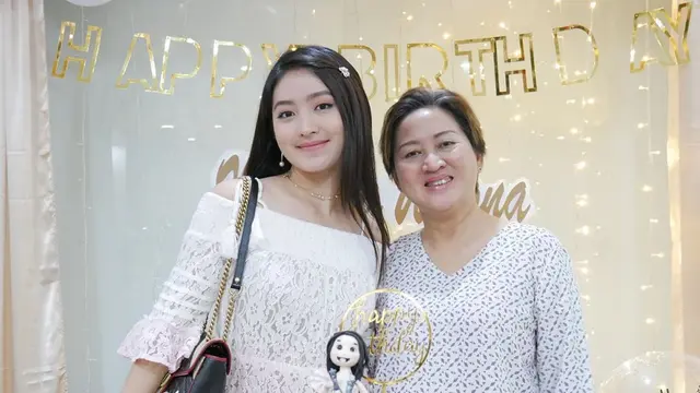 Setia Menemani, Ini 6 Potret Kedekatan Natasha Wilona dan Sang Ibunda