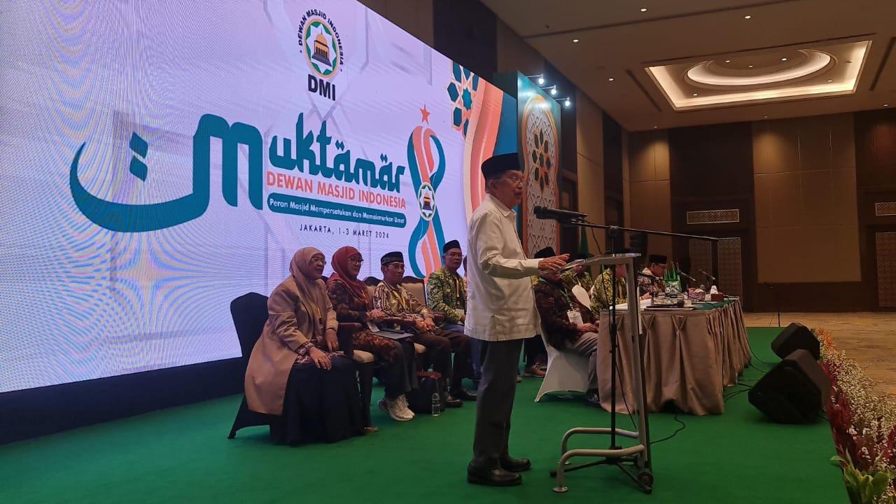 Muktamar ke-VIII Dewan Masjid Indonesia (DMI) menetapkan kembali Jusuf Kalla sebagai Ketua Umum DMI 2024-2029. JK terpilih secara aklamasi.