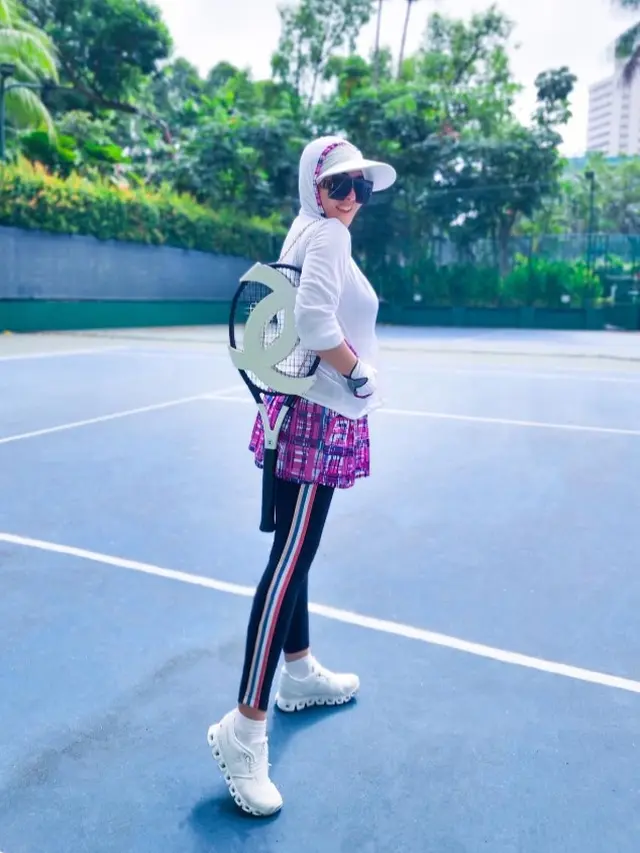 Outfit Olahraga Tenis ala Syahrini