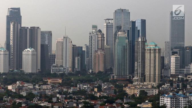 Pemandangan gedung bertingkat di Jakarta, Selasa (30/4/2019). Presiden Joko Widodo atau Jokowi mengatakan, pemerintah saat ini masih terus mengkaji wilayah yang layak untuk menjadi ibu kota baru pengganti Jakarta. (Liputan6.com/JohanTallo)