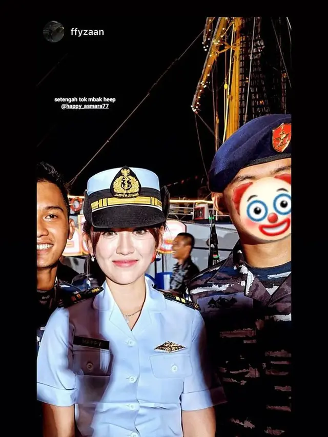 6 Potret Happy Asmara Manggung Pakai Kostum ala TNI AL, Curi Perhatian