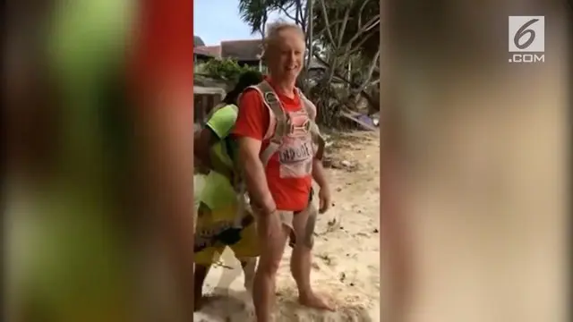 Seorang pensiunan asal Australia jatuh dari ketinggian 100 kaki atau sekitar 30 meter saat parasailing di Phuket, Thailand