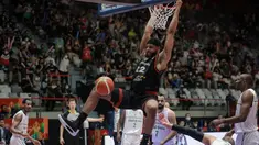 Marques Terrell Bolden berhasil menjadi bintang lapangan saat Timnas Basket Indonesia bersua dengan Timnas Basket Arab Saudi pada matchday pertama Grup A FIBA Asia Cup 2022 di Istora Senayan, Jakarta, Selasa (12/07/2022). (Bola.com/Bagaskara Lazuardi)