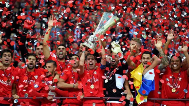 Sevilla sukses merengkuh trofi juara Liga Europa usai mengalahkan Dnipro Dnipropetrovsk dengan skor 3-2 dalam partai final yang berlangsung di di Stadion Narodowy, Warsaw, Kamis (28/5) dini hari WIB. 