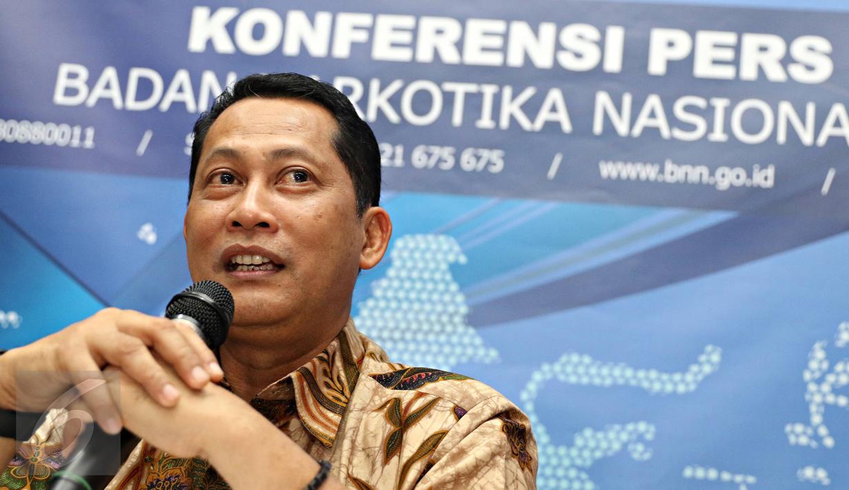 Kepala Badan Narkotika Nasional (BNN) Komjen Budi Waseso memberikan keterangan pers terkait penangkapan kru maskapai penerbangan yang berpesta narkoba di Gedung BNN, Cawang, Jakarta, Selasa (22/12). (Liputan6.com/Immanuel Antonius)