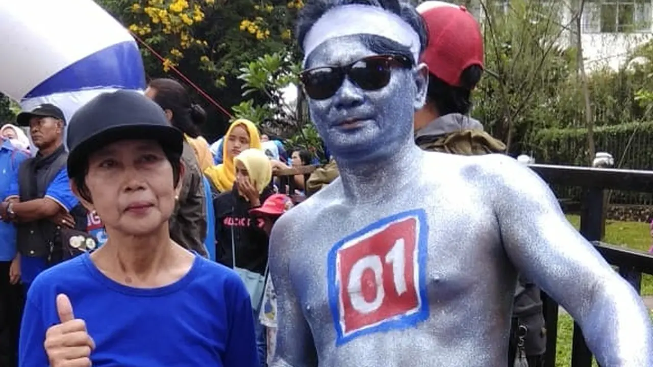 Ichsan menjadi satu-satunya caleg yang bekerja sebagai manusia milenium atau humanoid. (Liputan6.com/Achmad Sudarno)