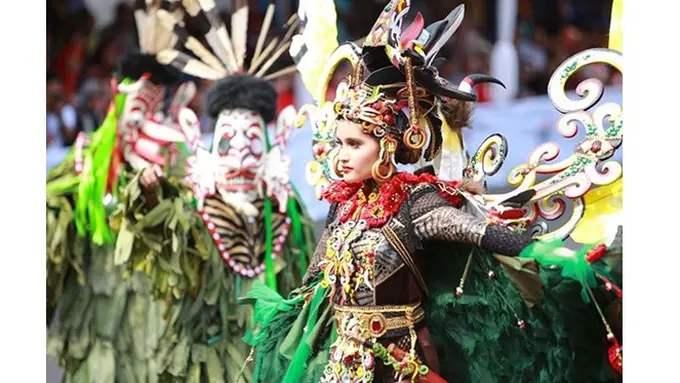 7 Potret Penampilan Cinta Laura di Jember Fashion Carnaval 2019, Tampil Memukau