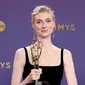 Melihat gaya Elizabeth Debicki duplikasi gaya Putri Diana di Emmy Awards 2024 (@elizabethdebickinators)