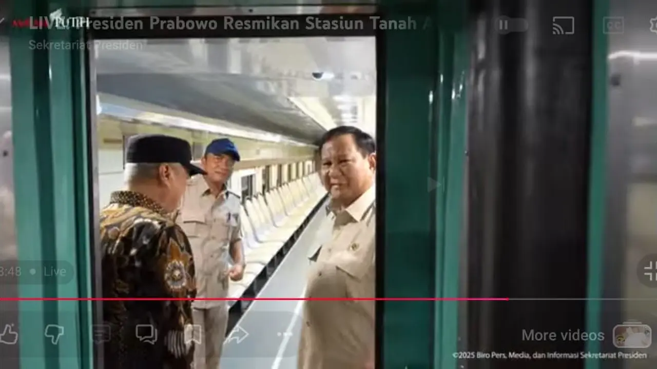 Presiden Prabowo Subianto coba menumpangi KRL Commuter Line Jabodetabek