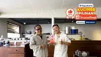 Dyodoran (kanan) bersama Farid, manajer Mie Sapi Gajahan (kiri)