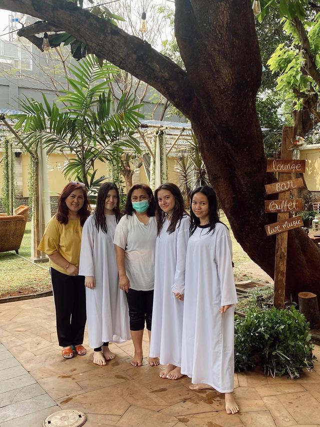 Marsha Aruan saat Dibaptis