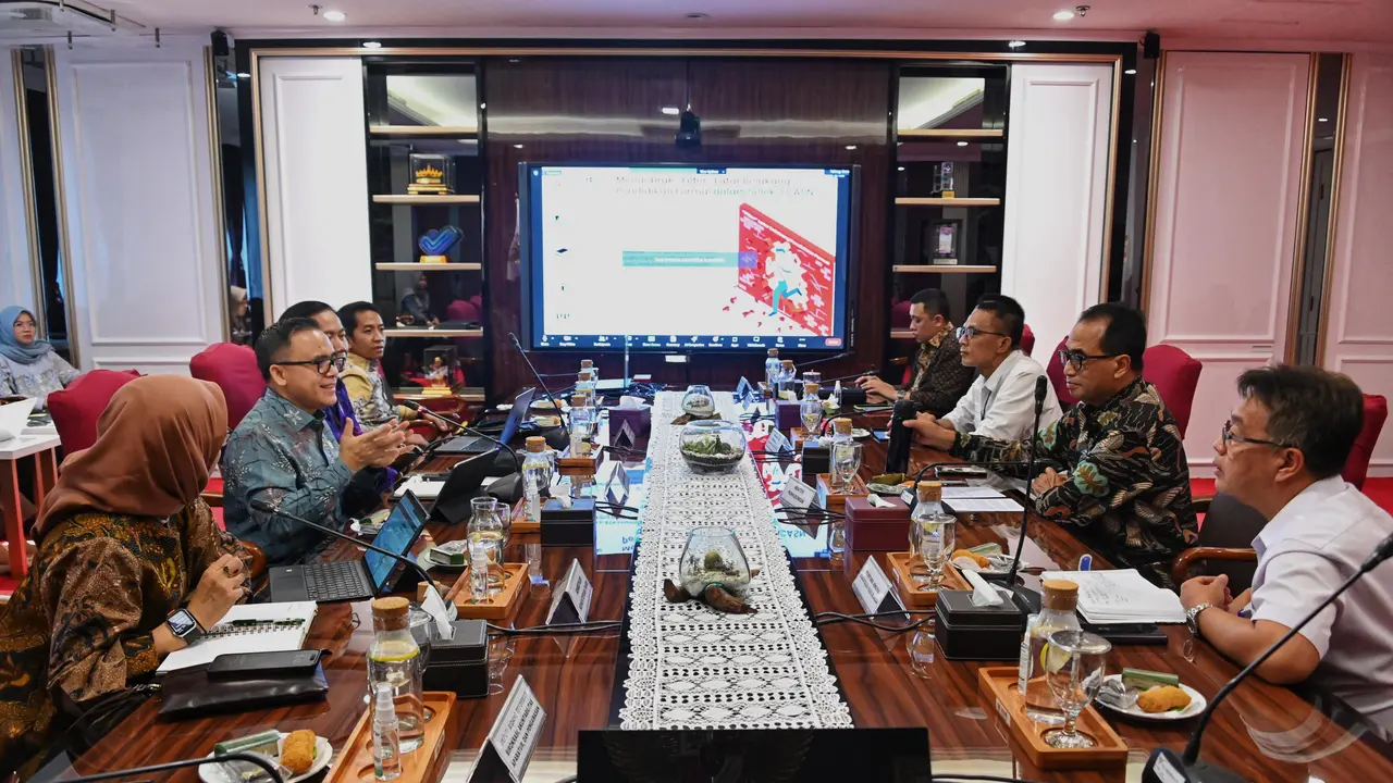 Menteri Perhubungan Budi Karya Sumadi bertemu dengan Menteri PANRB Abdullah Azwar Anas untuk membahas  formasi aparatur sipil negara (ASN) untuk Kementerian Perhubungan. (Dok Kemenhub)