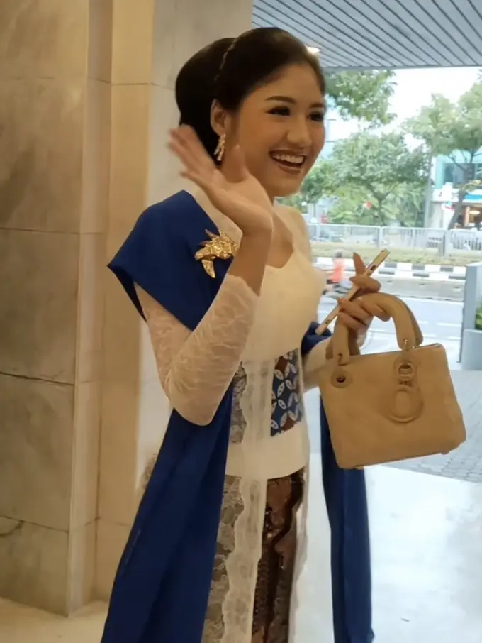 Potret Erina Gudono Kekasih Kaesang Jadi Bridesmaid