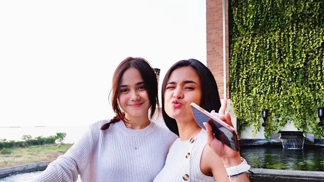 6 Potret Kebersamaan Syifa Hadju dan Michelle Ziudith, Kompak dan Hangat