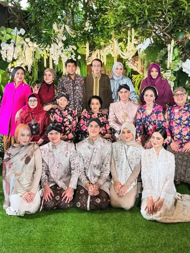 Potret Ibu Maia Estianty di Acara Siraman Al Ghazali