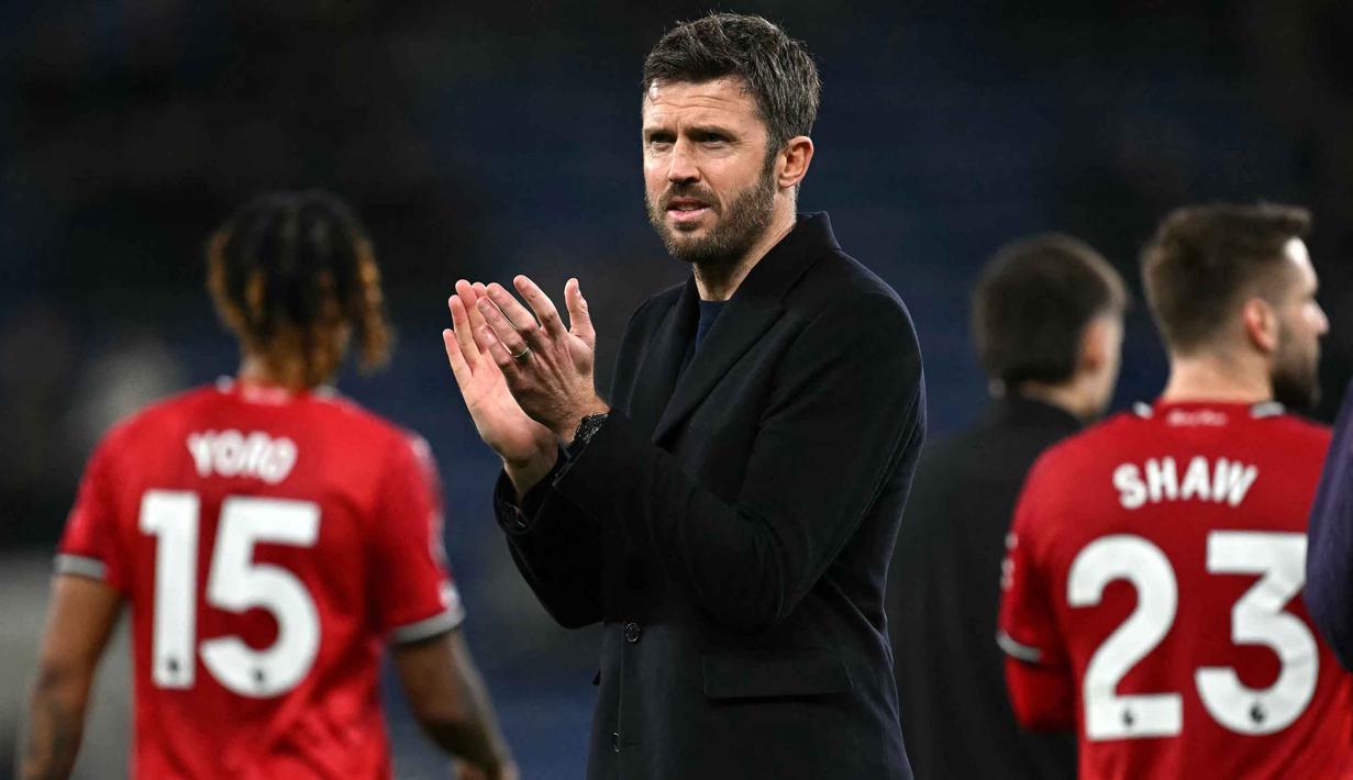 Tambahan tiga poin membuat Manchester United kembali ke peringkat keempat dengan raihan 48 poin. Tampak dalam foto, pelatih interim Manchester United asal Inggris, Michael Carrick, memberikan tepuk tangan kepada para penggemar setelah pertandingan pekan ke-27 Liga Primer Inggris 2025/2026 melawan Everton di Stadion Hill Dickinson, Liverpool, barat laut Inggris, Senin 23 Februari 2026 waktu setempat atau Selasa 24 Februari 2026 dini hari WIB. (Paul ELLIS/AFP)