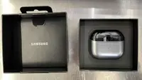 Bocoran Terbaru Galaxy Buds3 Pro: Desain Mirip AirPods dengan Casing Transparan yang Futuristik!. (Doc: Reddit |&nbsp;Plastic_Development1)