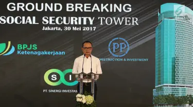 Menaker, Hanif Dhakiri memberi sambutan saat peresmian proyek pembangunan Social Security Tower, Jakarta. Selasa (30/5). BPJS Ketenagakerjaan bersama PT SIP melakukan peletakan batu pertama di proyek tersebut. (Liputan6.com/Angga Yuniar)