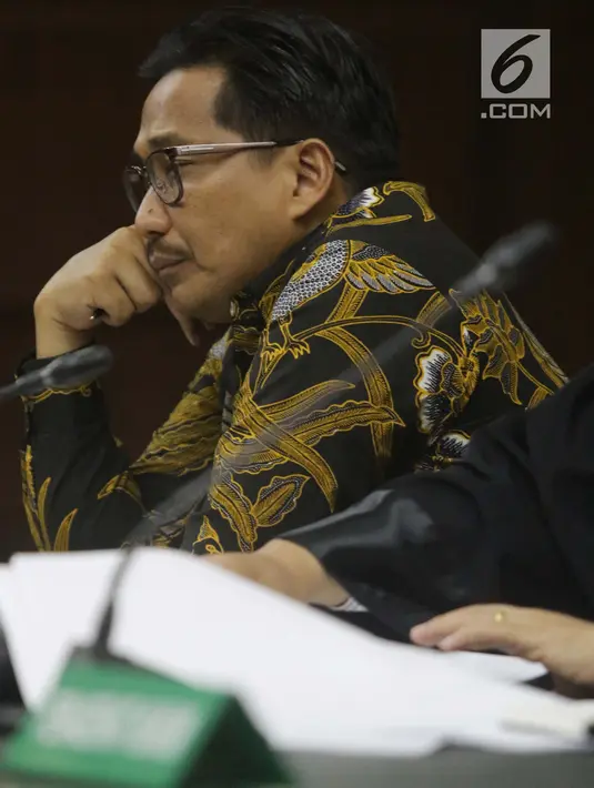 Terdakwa dugaan suap/gratifikasi terkait kerjasama pengangkutan dengan PT HTK yang juga anggota komisi VI DPR RI, Bowo Sidik Pangarso saat sidang lanjutan di Pengadilan Tipikor, Jakarta, Rabu (20/8/2019). Sidang mendengar keterangan saksi-saksi. (Liputan6.com/Helmi Fithriansyah)