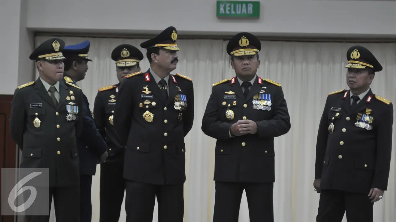 20150629-Tanda-Kehormatan-Jakarta-Badrodin-Haiti3