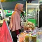 Jajanan takjil untuk berbuka puasa yang tengah diperiksa Dinas Kesehatan dan Dinas Perindustrian dan Perdagangan Kota Bogor, Kamis (16/6/2016). (Liputan6.com/Achmad Sudarno)