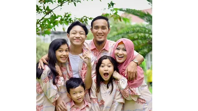 Jarang Tersorot, Ini 7 Potret Terbaru Okie Agustina yang Makin Menawan