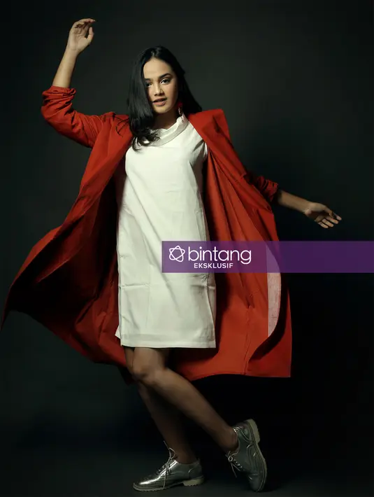 "Aku masih ingat pernah kasting di sebuah PH, pernah dbilang ya tampang kamu nggak jelek-jelek amat lah tapi akting masih pas-pasan. Ya aku belajar aja dari pengalaman karena pengalaman itu jadi sangat berharga." Ungkapnya. (Febio Hernanto/Bintang.com)