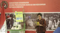 Menteri Kesehatan Nila F Moeloek memberikan sambutan di Kementerian Menko PMK, Jakarta, Rabu (22/2). Acara tersebut bentuk ajakan Menko PMK kepada para aparatur sipil negara (ASN) untuk mulai hidup sehat. (Liputan6.com/Faizal Fanani)