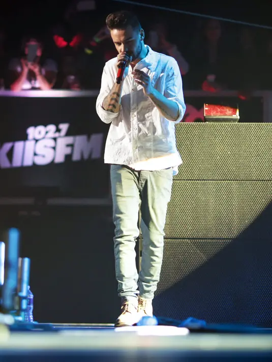 "Saya turut senang melihat kebahagiaan mereka, apapun itu jika Liam yang terbaik untuk Cheryl kenapa tidak," tukas Simon Cowell. (AFP/Bintang.com)