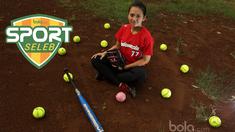 Cresida Mariska pernah menerima penghargaaan Iron Woman Award 2005 Ramona Varsity Softball, Ramona High School di California USA (Bola.com/Nicklas Hanoatubun)