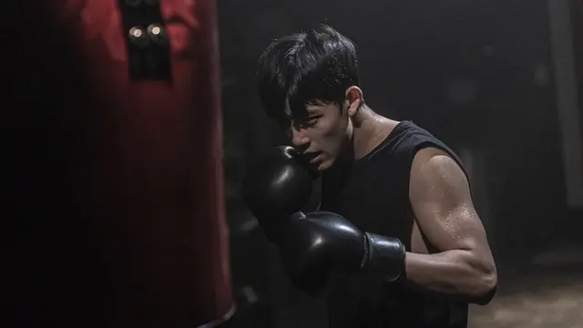 Lomon dalam Revenge of Others. (Disney Plus Hotstar via Soompi).