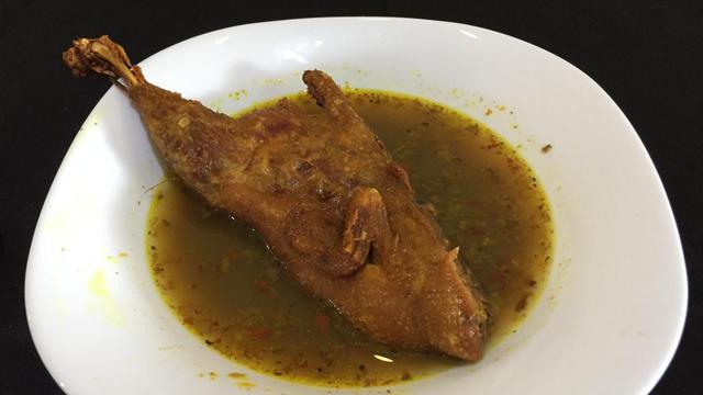 Bebek Betutu Khas Warung Bebek Raja